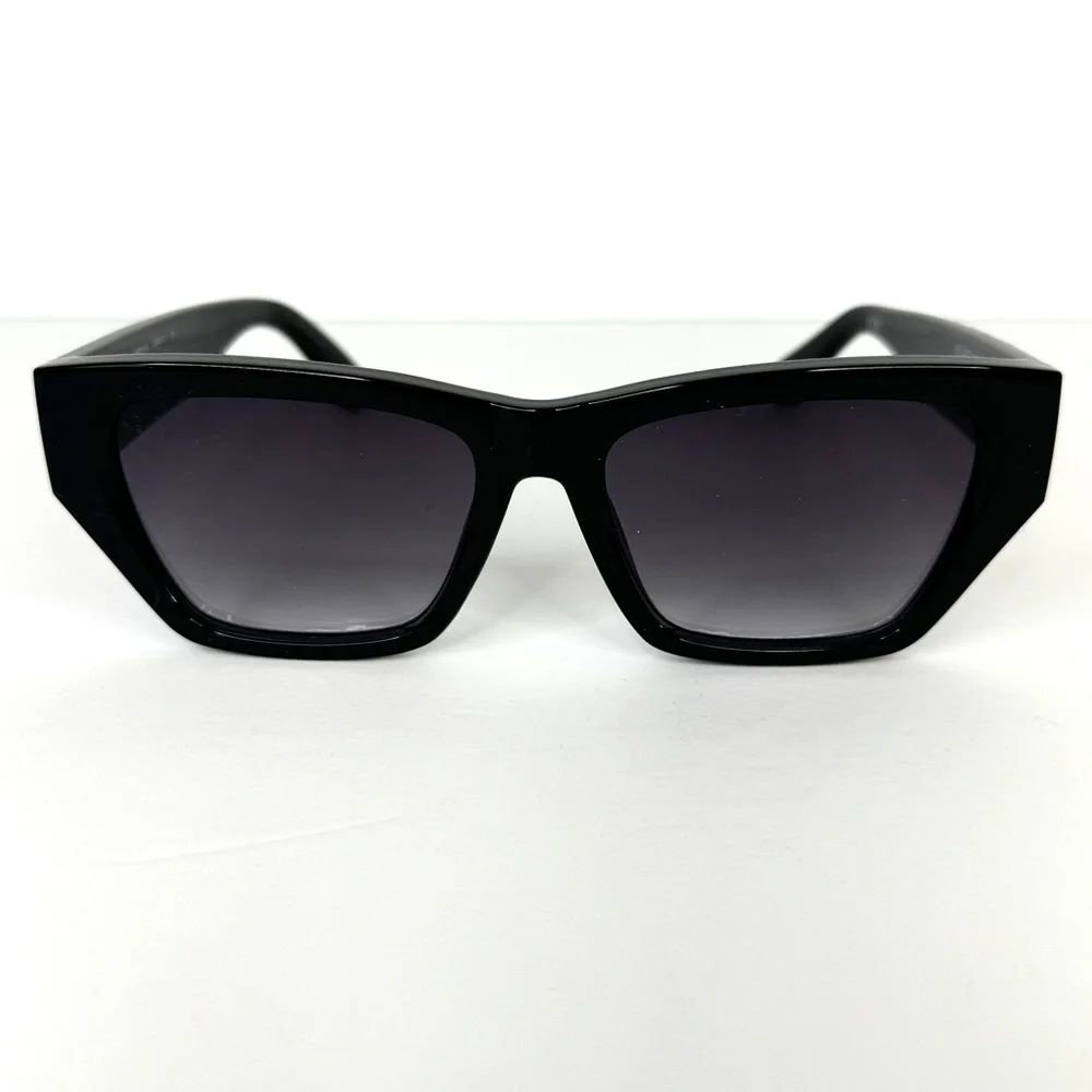 QUAY Australia NEW No Apologies Angled Square Sunglasses NEW Black Smoke